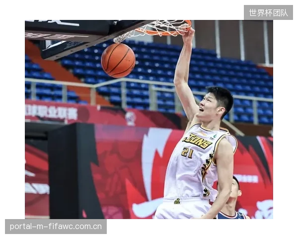 胡金秋凭借持续高效的内线终结能力和稳定的表现，稳步提升其在四号位上的历史地位。